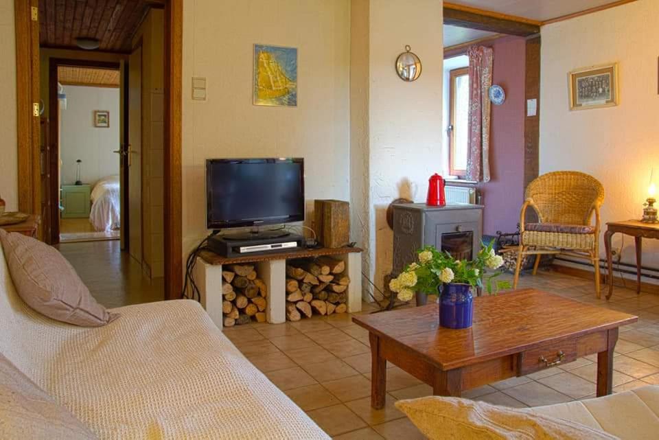 Six Planes La Petite Maison מראה חיצוני תמונה